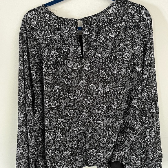 Black Tape Paisley Blouse 1X - Picture 3 of 6